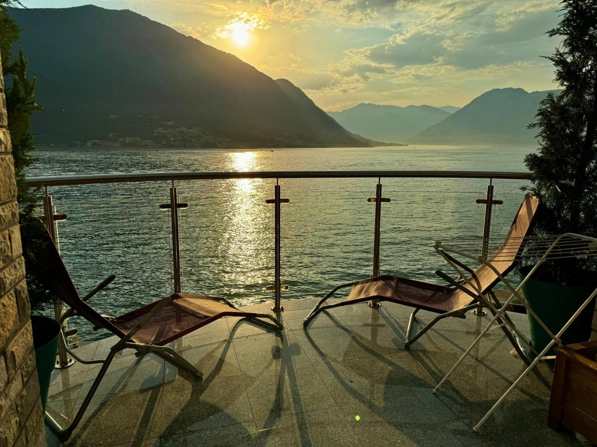 Aparthotel Maxim Kotor Exteriör bild
