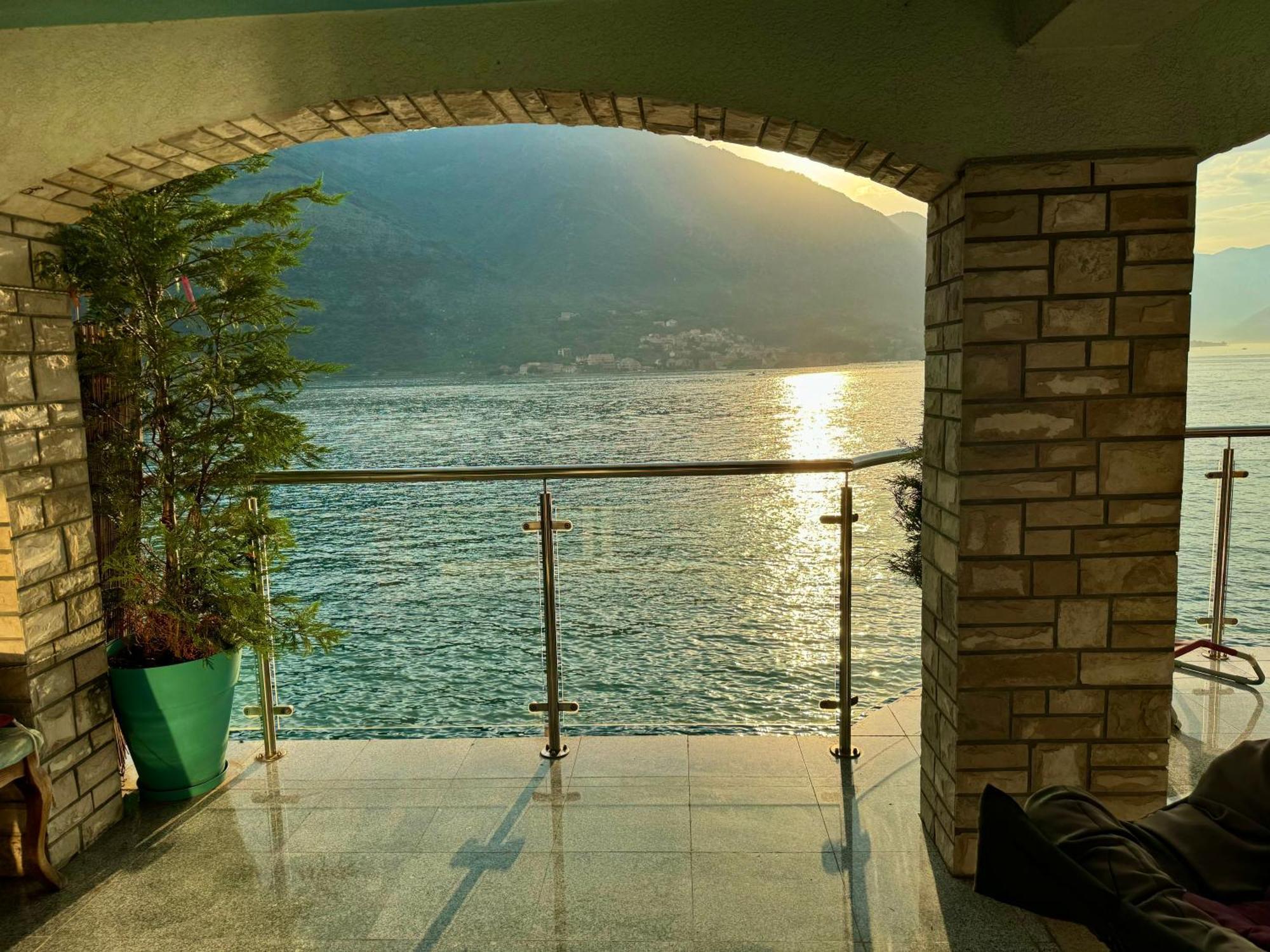 Aparthotel Maxim Kotor Exteriör bild