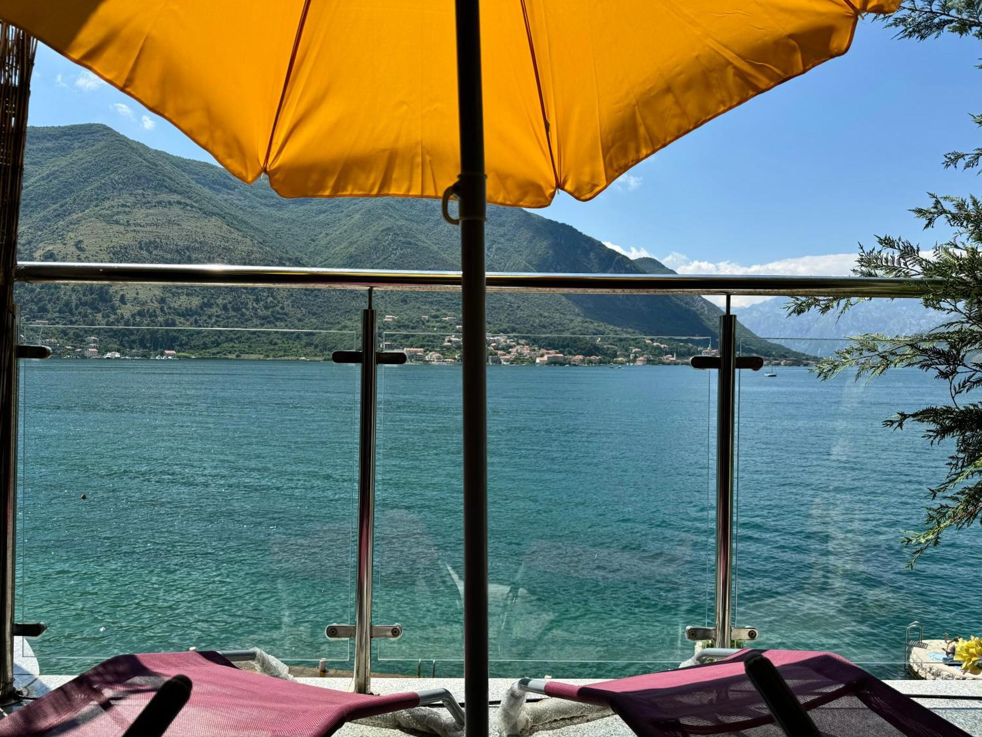 Aparthotel Maxim Kotor Exteriör bild